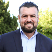 Avelino Valencia headshot