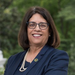 Cecilia Aguiar-Curry headshot