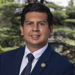 Headshot of David Alvarez