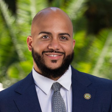 Isaac Bryan headshot