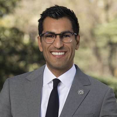 Headshot of Robert Rivas