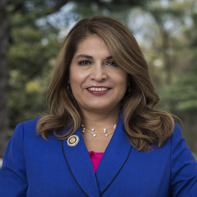 Headshot of Sharon Quirk Silva