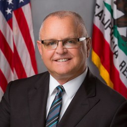 Headshot of Tom Lackey