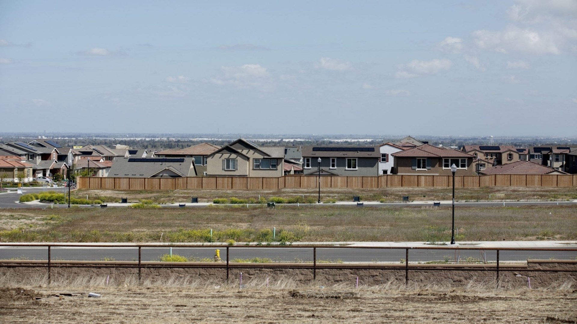 Housing in a planned neighborhood off of 580 near Tracy on March 27, 2020. Photo by Anne Wernikoff, CalMatters