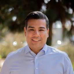 Ricardo Lara headshot